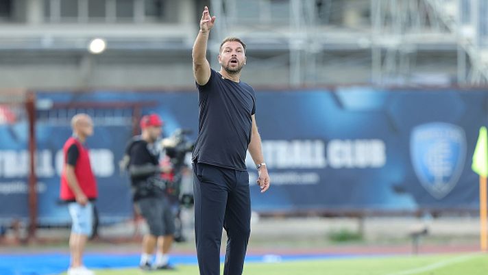 EMPOLI, ITALY - AUGUST 21: Paolo Zanetti manager of Empoli FC gestures during the Serie A match between Empoli FC and ACF Fiorentina at Stadio Carlo Castellani on August 21, 2022 in Empoli, Italy. (Photo by Gabriele Maltinti/Getty Images) Bologna-Empoli 0-1, Paolo Zanetti non vinceva in A da febbraio - immagine 1