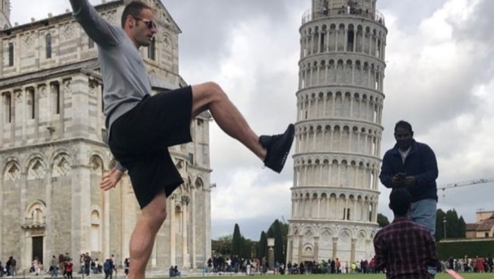 A derby vinto, Raicevic se la prende con...la Torre di Pisa A derby vinto, Raicevic se la prende con...la Torre di Pisa