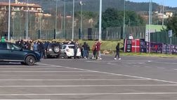 VIDEO – I tifosi viola scuotono la squadra al centro sportivo