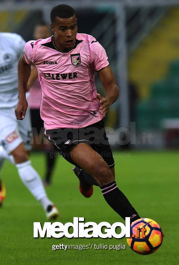  PALERMO, ITALY - NOVEMBER 30:  Robin Quaison of Palermo in action during the TIM Cup match between US Citta di Palermo and AC Spezia at Stadio Renzo Barbera on November 30, 2016 in Palermo, Italy.  (Photo by Tullio M. Puglia/Getty Images) 