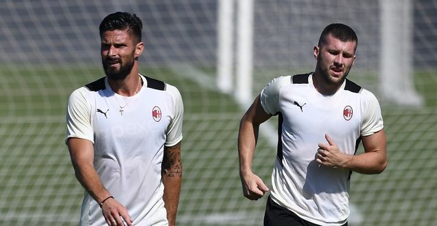 Olivier Giroud e Ante Rebic (attaccanti AC Milan) in allenamento a Milanello | Milan News (Getty Images) Giroud Rebic AC Milan