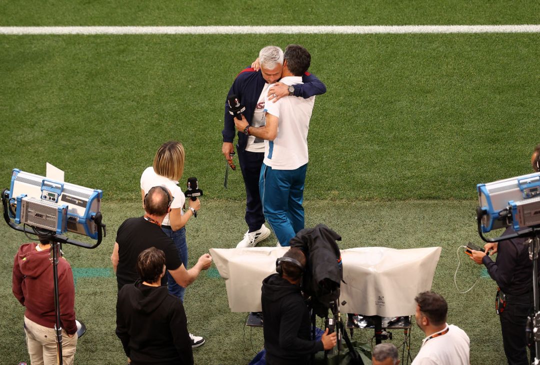 La Roma sul prato della Puskas Arena. Domani la finale – FOTO GALLERY - immagine 43