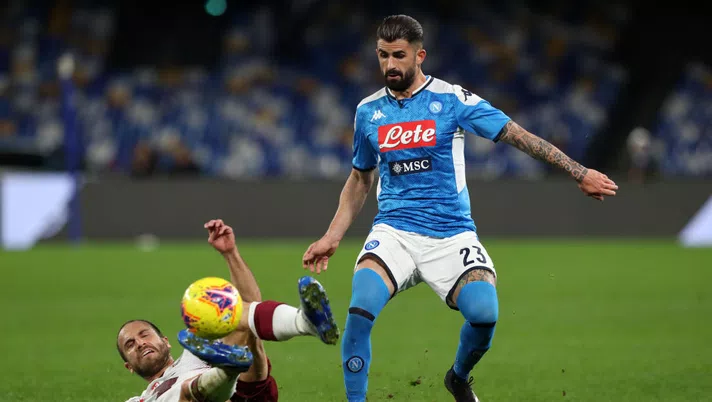 NAPLES, ITALY - FEBRUARY 29: Lorenzo De Silvestri of Torino FC vies with Elseid Hysaj of SSC Napoli during the Serie A match between SSC Napoli and  Torino FC at Stadio San Paolo on February 29, 2020 in Naples, Italy. (Photo by Francesco Pecoraro/Getty Images)