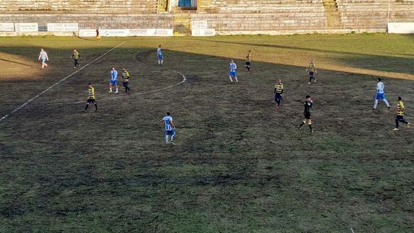 La foto impietosa ed eloquente di Agrigentonotizie.it Il derby di Agrigento “impantana” la capolista Akragas: campo impresentabile- immagine 2