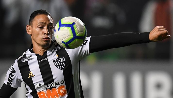 BELO HORIZONTE, BRAZIL - JUNE 13: Ricardo Oliveira #9 of Atletico MG controls the ball during a match between Atletico MG and Sao Paulo as part of Brasileirao Series A 2019 at Independencia stadium on June 13, 2019 in Belo Horizonte, Brazil. (Photo by Pedro Vilela/Getty Images) 