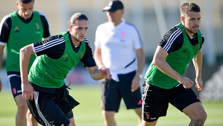 TURIN, ITALY - OCTOBER 03: Juventus players Adrien Rabiot and Aaron Ramsey during a training session at JTC on October 03, 2019 in Turin, Italy. (Photo by Daniele Badolato - Juventus FC/Juventus FC via Getty Images) TURIN, ITALY - OCTOBER 03: Juventus players Adrien Rabiot and Aaron Ramsey during a training session at JTC on October 03, 2019 in Turin, Italy. (Photo by Daniele Badolato - Juventus FC/Juventus FC via Getty Images)
