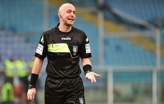 GENOA, GE - FEBRUARY 11: Luca Pairetto referee of the match during the serie A match between UC Sampdoria and Hellas Verona FC at Stadio Luigi Ferraris on February 11, 2018 in Genoa, Italy. (Photo by Paolo Rattini/Getty Images) 