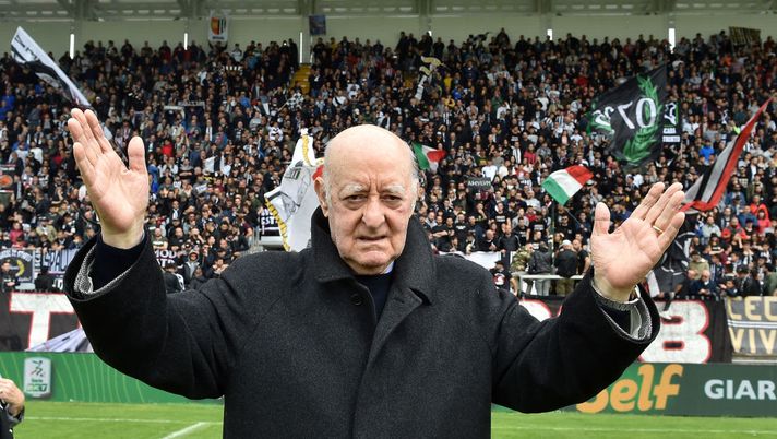 Roma-Brescia sarà un'occasione per far tornare alla memoria l'operato di Carlo Mazzone con le due squadre. Roma-Brescia sarà un'occasione per far tornare alla memoria l'operato di Carlo Mazzone con le due squadre.