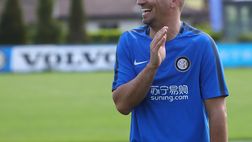 Inter Forever vs Barça Legends, Cambiasso in posa con i suoi compagni: “Pronti”