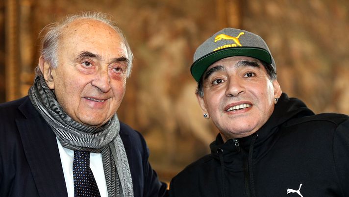 FLORENCE, ITALY - JANUARY 17: Corrado Ferlaino and Diego Armando Maradona during the Italian Football Federation Hall of Fame ceremony at Palazzo Vecchio on January 17, 2017 in Florence, Italy.  (Photo by Gabriele Maltinti/Getty Images)  FLORENCE, ITALY - JANUARY 17: Corrado Ferlaino and Diego Armando Maradona during the Italian Football Federation Hall of Fame ceremony at Palazzo Vecchio on January 17, 2017 in Florence, Italy.  (Photo by Gabriele Maltinti/Getty Images)