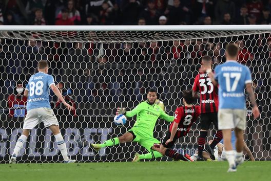Lazio battuta al 92′ e in rimonta: il Milan riconquista la vetta e vola a 74 punti- immagine 2