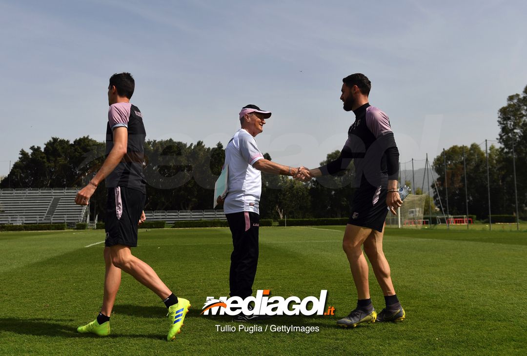  PALERMO, ITALY - APRIL 24: Delio Rossi leads a training session as new Head Coach of US Citta' di Palermo at Tenente Carmelo Onorato Sports Center on April 24, 2019 in Palermo, Italy. (Photo by Tullio M. Puglia/Getty Images) 