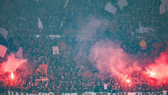 HAMBURG, GERMANY - FEBRUARY 22: St. Pauli supporters celebrate their teams win after the Second Bundesliga match between Hamburger SV and FC St. Pauli at Volksparkstadion on February 22, 2020 in Hamburg, Germany. (Photo by Selim Sudheimer/Bongarts/Getty Images) HAMBURG, GERMANY - FEBRUARY 22: St. Pauli supporters celebrate their teams win after the Second Bundesliga match between Hamburger SV and FC St. Pauli at Volksparkstadion on February 22, 2020 in Hamburg, Germany. (Photo by Selim Sudheimer/Bongarts/Getty Images)