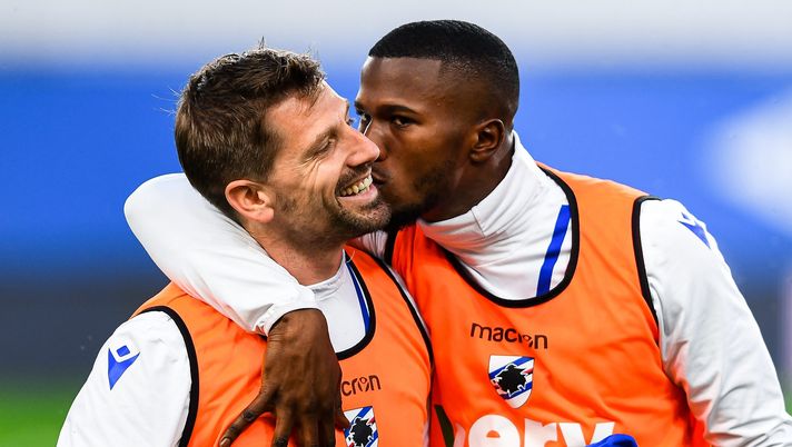 GENOA, ITALY - MAY 22: Keita Balde of Sampdoria (R) kisses his team-mate Adrien Silva before the Serie A match between UC Sampdoria and Parma Calcio at Stadio Luigi Ferraris on May 22, 2021 in Genoa, Italy. (Photo by Getty Images) GENOA, ITALY - MAY 22: Keita Balde of Sampdoria (R) kisses his team-mate Adrien Silva before the Serie A match between UC Sampdoria and Parma Calcio at Stadio Luigi Ferraris on May 22, 2021 in Genoa, Italy. (Photo by Getty Images)