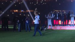 San Paolo, Kakà consegna la 10 a Dani Alves: tifosi in delirio