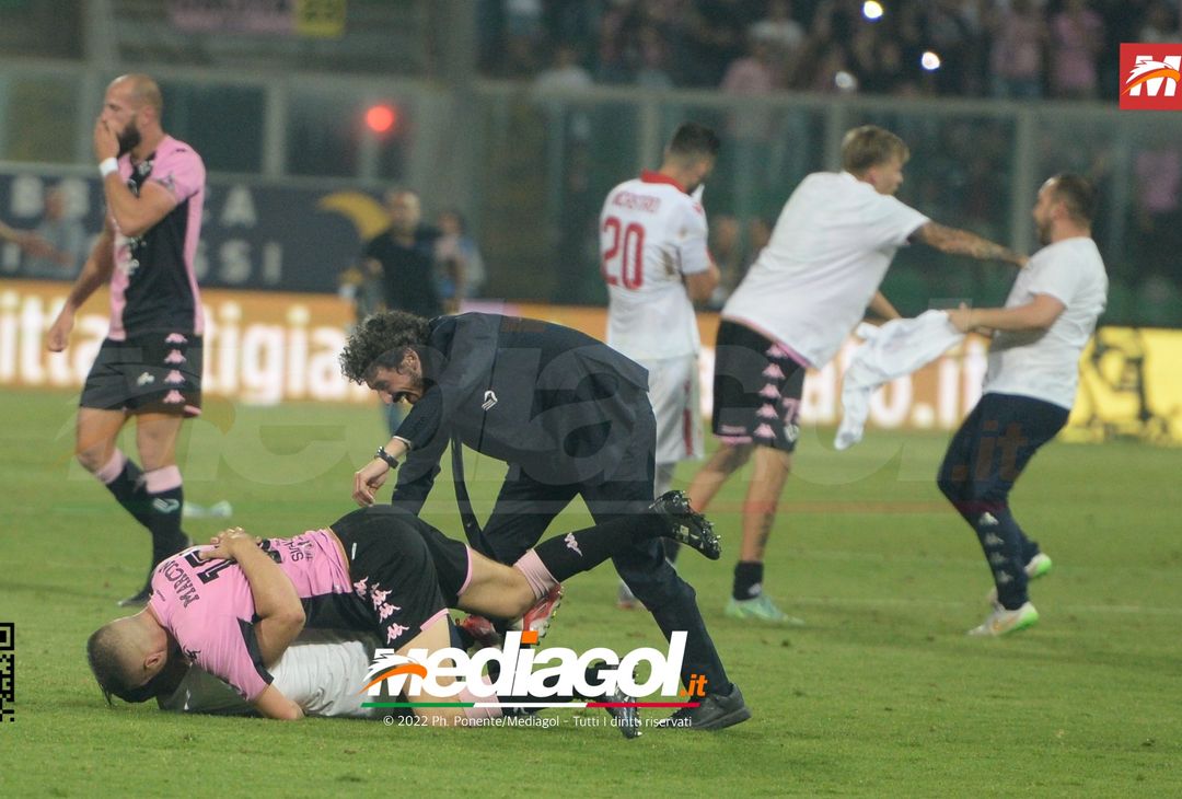 FOTO Palermo in Serie B, i festeggiamenti dei rosanero al Renzo Barbera (Gallery) - immagine 103