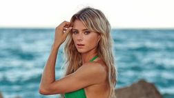 Camila Giorgi, dopo Montreal shooting sexy al mare: il risultato è hot
