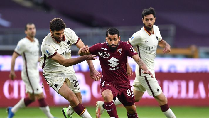 TURIN, ITALY - APRIL 18: Tomas Rincon of Torino F.C. and Federico Fazio of Roma battle for the ball during the Serie A match between Torino FC and AS Roma at Stadio Olimpico di Torino on April 18, 2021 in Turin, Italy. Sporting stadiums around Italy remain under strict restrictions due to the Coronavirus Pandemic as Government social distancing laws prohibit fans inside venues resulting in games being played behind closed doors. (Photo by Valerio Pennicino/Getty Images) TURIN, ITALY - APRIL 18: Tomas Rincon of Torino F.C. and Federico Fazio of Roma battle for the ball during the Serie A match between Torino FC and AS Roma at Stadio Olimpico di Torino on April 18, 2021 in Turin, Italy. Sporting stadiums around Italy remain under strict restrictions due to the Coronavirus Pandemic as Government social distancing laws prohibit fans inside venues resulting in games being played behind closed doors. (Photo by Valerio Pennicino/Getty Images)