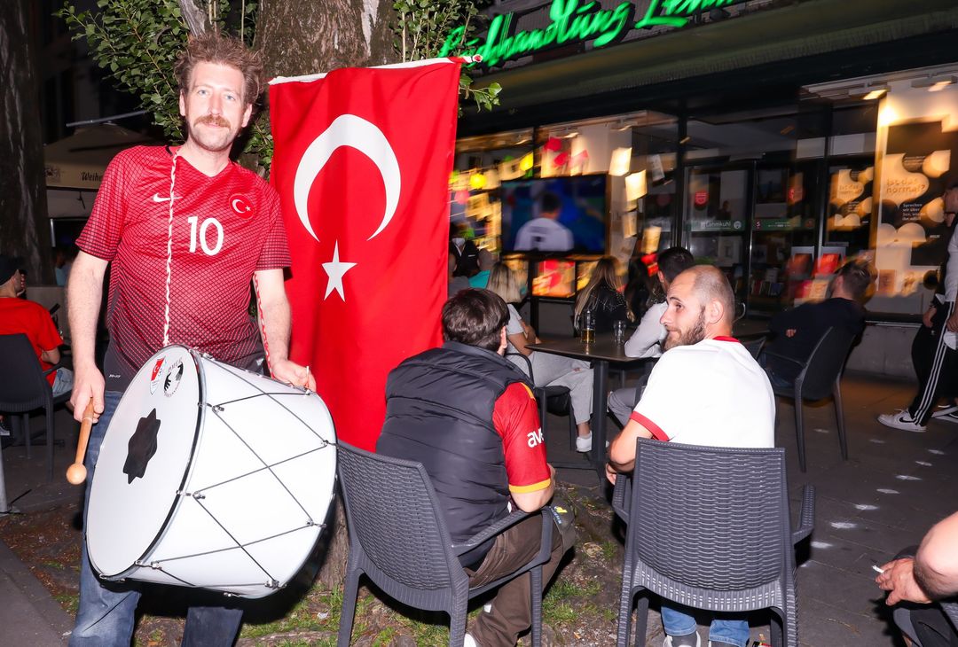  MUNICH, GERMANY - JUNE 11: Fans react during the EURO 2020 kick-off match between Turkey and Italy on June 11, 2021 at Leopoldstraße in Munich, Germany. (Photo by Leonhard Simon/Getty Images)  