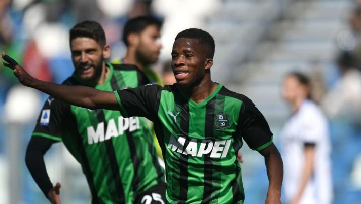 REGGIO NELL'EMILIA, ITALY - APRIL 10: Hamed Traore of US Sassuolo celebrates after scoring the opening goal during the Serie A match between US Sassuolo v Atalanta BC on April 10, 2022 in Reggio nell'Emilia, Italy. (Photo by Alessandro Sabattini/Getty Images) Dionisi: “La decisione su Berardi per l’Inter! Pinamonti e novità per Traorè: lo valuto” - immagine 1