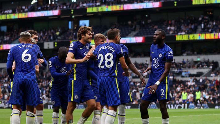 LONDON, ENGLAND - SEPTEMBER 19: Antonio Ruediger of Chelsea celebrates with teammates Timo Werner, Romelu Lukaku, Cesar Azpilicueta and Marcos Alonso after scoring their side's third goal during the Premier League match between Tottenham Hotspur and Chelsea at Tottenham Hotspur Stadium on September 19, 2021 in London, England. (Photo by Catherine Ivill/Getty Images) LONDON, ENGLAND - SEPTEMBER 19: Antonio Ruediger of Chelsea celebrates with teammates Timo Werner, Romelu Lukaku, Cesar Azpilicueta and Marcos Alonso after scoring their side's third goal during the Premier League match between Tottenham Hotspur and Chelsea at Tottenham Hotspur Stadium on September 19, 2021 in London, England. (Photo by Catherine Ivill/Getty Images)