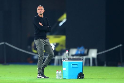 SEVILLE, SPAIN - NOVEMBER 14: Luis Enrique, Head Coach of Spain looks on during the 2022 FIFA World Cup Qualifier match between Spain and Sweden at Estadio de La Cartuja on November 14, 2021 in Seville, . (Photo by Fran Santiago/Getty Images) Luis Enrique: “Nations? Un bel format, immagino la noia nel giocare quattro amichevoli…”- immagine 2