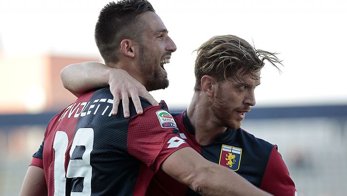 MODENA, ITALY - APRIL 16: Leonardo Pavoletti of Genoa CFC celebrates after scoring a goal during the Serie A match between Carpi FC and Genoa CFC at Alberto Braglia Stadium on April 16, 2016 in Modena, Italy. (Photo by Gabriele Maltinti/Getty Images) MODENA, ITALY - APRIL 16: Leonardo Pavoletti of Genoa CFC celebrates after scoring a goal during the Serie A match between Carpi FC and Genoa CFC at Alberto Braglia Stadium on April 16, 2016 in Modena, Italy. (Photo by Gabriele Maltinti/Getty Images)