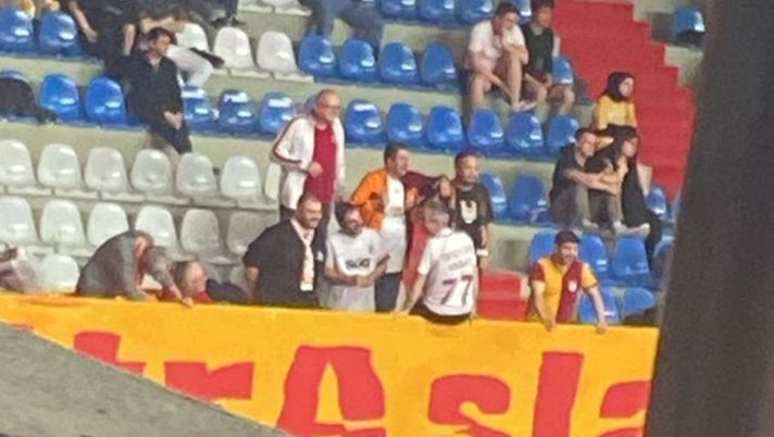 Turchia, derby a distanza: ultras Fenerbahce sottraggono materiale al Gala - immagine 1