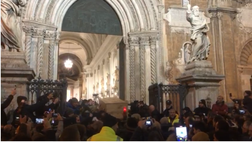 VIDEO Morte Biagio Conte, il feretro del missionario alla Cattedrale di Palermo