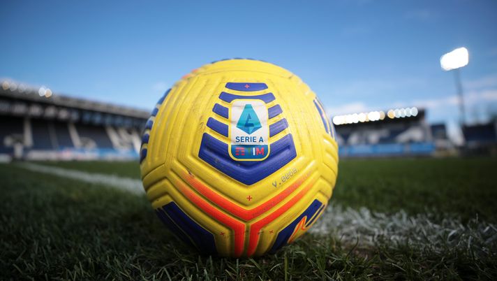 BERGAMO, ITALY - JANUARY 31: A detailed view of the Nike flight HI-Vis match ball ahead of the Serie A match between Atalanta BC and SS Lazio at Gewiss Stadium on January 31, 2021 in Bergamo, Italy. Sporting stadiums around Italy remain under strict restrictions due to the Coronavirus Pandemic as Government social distancing laws prohibit fans inside venues resulting in games being played behind closed doors. (Photo by Emilio Andreoli/Getty Images) BERGAMO, ITALY - JANUARY 31: A detailed view of the Nike flight HI-Vis match ball ahead of the Serie A match between Atalanta BC and SS Lazio at Gewiss Stadium on January 31, 2021 in Bergamo, Italy. Sporting stadiums around Italy remain under strict restrictions due to the Coronavirus Pandemic as Government social distancing laws prohibit fans inside venues resulting in games being played behind closed doors. (Photo by Emilio Andreoli/Getty Images)