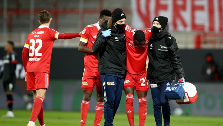 BERLIN, GERMANY - JANUARY 15: Sheraldo Becker of 1. FC Union Berlin is assisted from the field after a challenge by Edmond Tapsoba of Leverkusen during the Bundesliga match between 1. FC Union Berlin and Bayer 04 Leverkusen at Stadion An der Alten Foersterei on January 15, 2021 in Berlin, Germany. (Photo by Maja Hitij/Getty Images) BERLIN, GERMANY - JANUARY 15: Sheraldo Becker of 1. FC Union Berlin is assisted from the field after a challenge by Edmond Tapsoba of Leverkusen during the Bundesliga match between 1. FC Union Berlin and Bayer 04 Leverkusen at Stadion An der Alten Foersterei on January 15, 2021 in Berlin, Germany. (Photo by Maja Hitij/Getty Images)