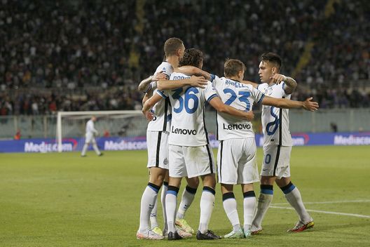 FLORENCE, ITALY - SEPTEMBER 21: Matteo Darmian of FC Internazionale celebrates after scoring a goal during the Serie A match between ACF Fiorentina v FC Internazionale on September 21 in Florence, Italy. (Photo by Gabriele Maltinti/Getty Images) FLORENCE, ITALY - SEPTEMBER 21: Matteo Darmian of FC Internazionale celebrates after scoring a goal during the Serie A match between ACF Fiorentina v FC Internazionale on September 21 in Florence, Italy. (Photo by Gabriele Maltinti/Getty Images)