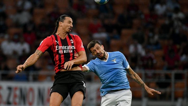 MILAN, ITALY - SEPTEMBER 12: Francesco Acerbi of SS Lazio compete for the ball with Zlatan Ibrahimovic of AC MIlan during the Serie A match between AC Milan and SS Lazio at Stadio Giuseppe Meazza on September 12, 2021 in Milan, Italy. (Photo by Marco Rosi - SS Lazio/Getty Images) 