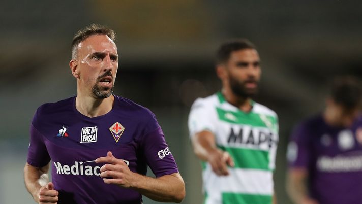 FLORENCE, ITALY - JULY 01: Franck Ribery of ACF Fiorentina looks on during the Serie A match between ACF Fiorentina and  US Sassuolo at Stadio Artemio Franchi on July 1, 2020 in Florence, Italy.  (Photo by Gabriele Maltinti/Getty Images)  FLORENCE, ITALY - JULY 01: Franck Ribery of ACF Fiorentina looks on during the Serie A match between ACF Fiorentina and  US Sassuolo at Stadio Artemio Franchi on July 1, 2020 in Florence, Italy.  (Photo by Gabriele Maltinti/Getty Images)