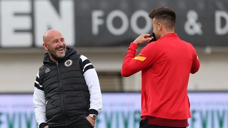 LA SPEZIA, ITALY - MAY 23: Vincenzo Italiano manager of Spezia Calcio and Stephan El Shaarawy of AS Roma during the Serie A match between Spezia Calcio and AS Roma at Stadio Alberto Picco on May 23, 2021 in La Spezia, Italy. (Photo by Gabriele Maltinti/Getty Images) LA SPEZIA, ITALY - MAY 23: Vincenzo Italiano manager of Spezia Calcio and Stephan El Shaarawy of AS Roma during the Serie A match between Spezia Calcio and AS Roma at Stadio Alberto Picco on May 23, 2021 in La Spezia, Italy. (Photo by Gabriele Maltinti/Getty Images)