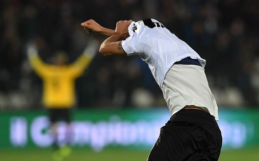 Simone Emmanuello con la maglia della Pro Vercelli aveva segnato nel 2016 nel derby con il Novara: si ripeterà ad Alessandria? (Photo by Valerio Pennicino/Getty Images) Simone Emmanuello con la maglia della Pro Vercelli aveva segnato nel 2016 nel derby con il Novara: si ripeterà ad Alessandria? (Photo by Valerio Pennicino/Getty Images)