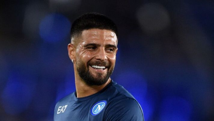 Napoli's Italian forward Lorenzo Insigne warms up ahead of the UEFA Europa League Group C football match between Leicester City and Napoli at the King Power Stadium in Leicester, central England on September 16, 2021. (Photo by Oli SCARFF / AFP) (Photo by OLI SCARFF/AFP via Getty Images) DAI CAMPI – Insigne in gruppo! Pasalic, Destro, Politano, Fabian e Kessié: le novità - immagine 1
