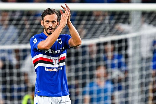 GENOA, ITALY - AUGUST 31: Manolo Gabbiadini of Sampdoria celebrates after scoring a goal during the Serie A match between UC Sampdoria and SS Lazio at Stadio Luigi Ferraris on August 31, 2022 in Genoa, Italy. (Photo by Simone Arveda/Getty Images) Consigli Fantacalcio, 5 attaccanti per la 23a giornata: in rampa di lancio Piatek e Boga. Gabbiadini da ex- immagine 3