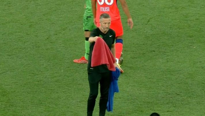 Lo sfregio dei vincitori: Dinamo Bucarest travolta 6-0 nel derby, sul campo solo i nostri colori Lo sfregio dei vincitori: Dinamo Bucarest travolta 6-0 nel derby, sul campo solo i nostri colori