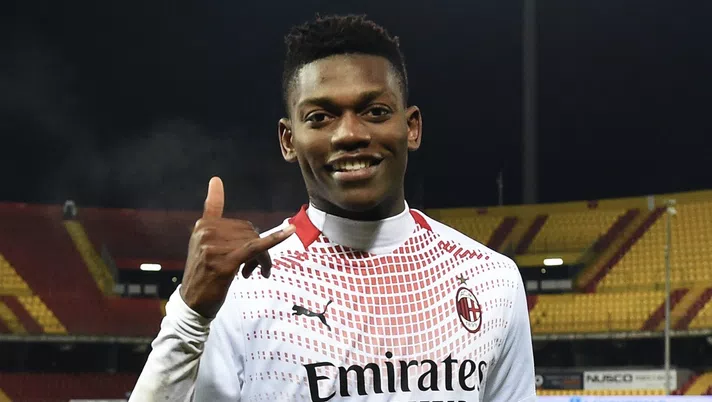 Rafael Leao (attaccante AC Milan) esulta per il suo gol in Benevento-Milan 0-2 (Serie A 2020-2021) | AC Milan News (Getty Images)