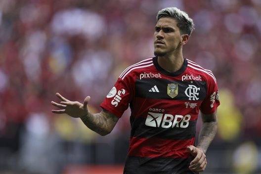 BRASILIA, BRAZIL - JANUARY 28: Pedro of Flamengo celebrates after scoring the third goal of his team during a final match between Palmeiras and Flamengo as part of Supercopa do Brasil 2023 at Mane Garrincha Stadium on January 28, 2023 in Brasilia, Brazil. (Photo by Buda Mendes/Getty Images) Pedro