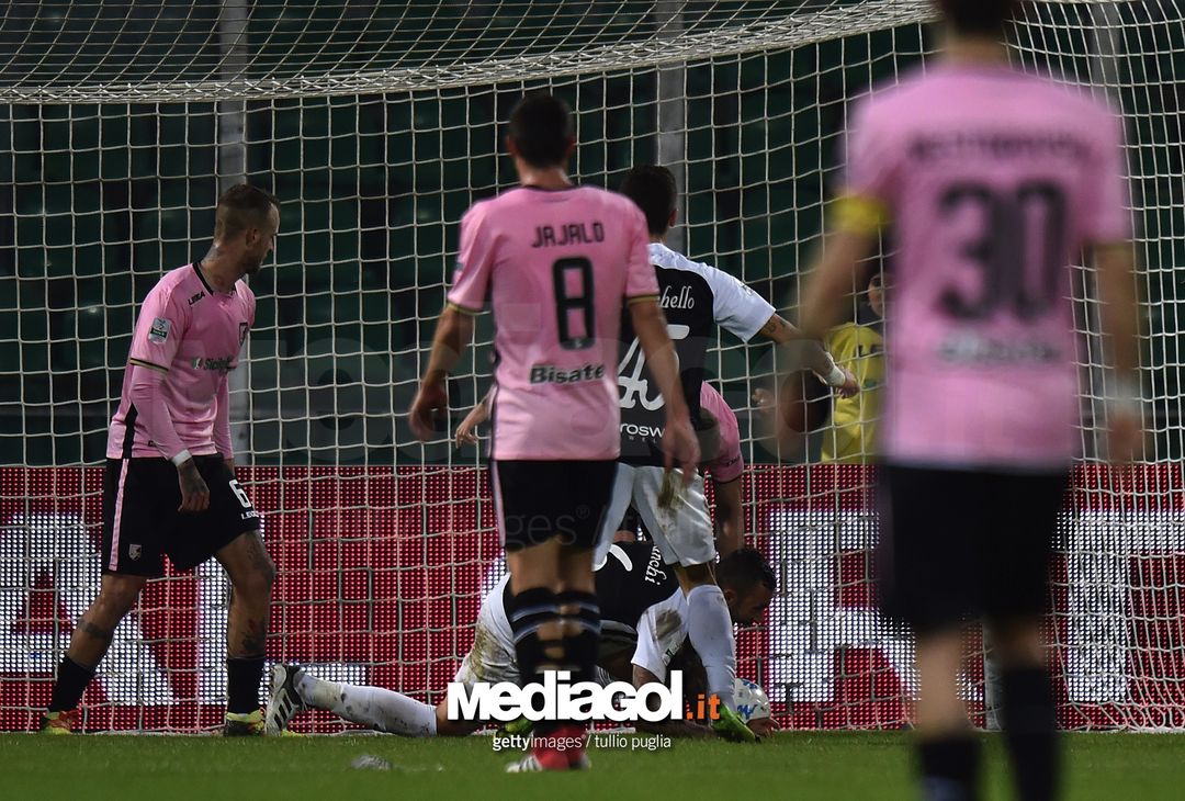  PALERMO, ITALY - FEBRUARY 27:  Tommaso Bianchi of Ascoli scores the opening goal during the Serie B match between US Citta di Palermo and Ascoli Picchio on February 27, 2018 in Palermo, Italy.  (Photo by Tullio M. Puglia/Getty Images) 