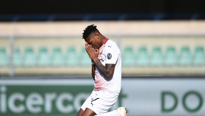 Rafael Leao si dispera dopo un gol sbagliato in Verona-Milan (Getty Images) 