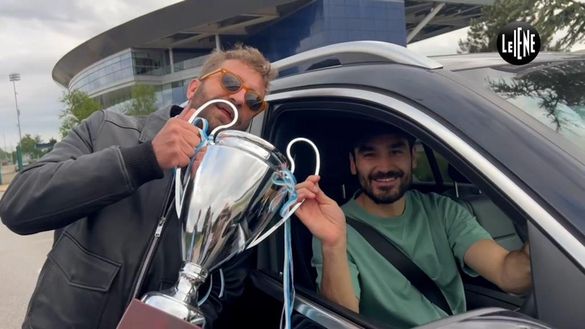 Le Iene consegnano la Champions al Manchester City: ecco le reazioni di Gundogan e Guardiola- immagine 3