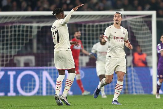 Zlatan Ibrahimovic e Rafael Leao. Zlatan Ibrahimovic e Rafael Leao.