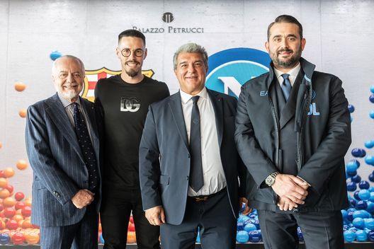 FOTO De Laurentiis al pranzo Uefa con Laporta, c’è anche Hamsik! Possibile indizio?- immagine 2