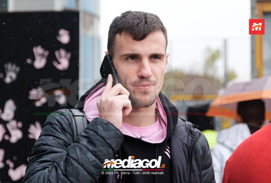 FOTO Genoa-Palermo, i rosanero in partenza dallo stadio “Renzo Barbera” (Gallery) - immagine 25