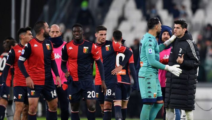 TURIN, ITALY - DECEMBER 05: Alvaro Morata of Juventus reacts with Davide Biraschi of Genoa as Salvatore Sirigu tries to intervene after the Serie A match between Juventus and Genoa CFC at on December 05, 2021 in Turin, Italy. (Photo by Valerio Pennicino/Getty Images) Genoa, c’è un nuovo calciatore positivo al Covid-19: il comunicato del club - immagine 1