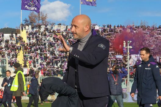 GERMOGLI PH: 11 DICEMBRE 2021 FIRENZE STADIO ARTEMIO FRANCHI SERIE A FIORENTINA VS SALERNITANA NELLA FOTO MISTER VINCENZO ITALIANO GERMOGLI PH: 11 DICEMBRE 2021 FIRENZE STADIO ARTEMIO FRANCHI SERIE A FIORENTINA VS SALERNITANA NELLA FOTO MISTER VINCENZO ITALIANO