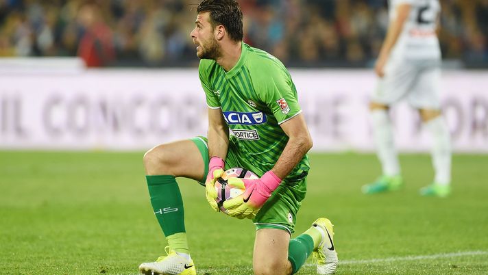 NAPLES, ITALY - APRIL 15:  Orestis Karnezis of Udinese Calcio in action during the Serie A match between SSC Napoli and Udinese Calcio at Stadio San Paolo on April 15, 2017 in Naples, Italy.  (Photo by Francesco Pecoraro/Getty Images) 
